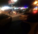 Ночью автомобиль врезался в столб на Холмском шоссе в Южно-Сахалинске