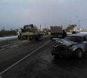 Toyota Corolla и кран-балка столкнулись в Южно-Сахалинске
