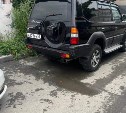 Повредил внедорожник и скрылся: в Южно-Сахалинске ищут очевидцев ДТП