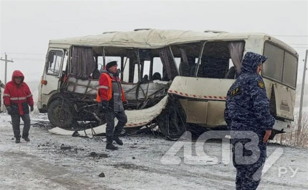 Четыре пассажира автобуса с травмами попали в больницу после ДТП в Углегорском районе