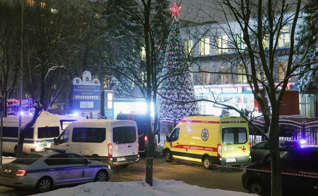 Мужчина открыл стрельбу в московском МФЦ из-за маски - два человека погибли, четверо ранены