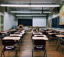Дистанционку в школах начали продлевать в районах Сахалина из-за метели