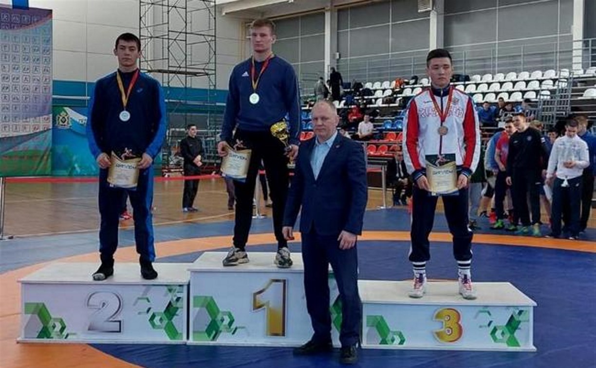 Сахалинские борцы завоевали семь медалей первенства ДФО