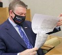 Георгий Карлов пришёл на заседание Госдумы в маске с надписью "Курилы наша земля"