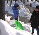 Двухлетний мальчик бескорыстно помог сахалинцам почистить снег
