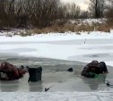 "Первые мамонтята": сахалинцы рассылают видео с провалившимися под лёд рыбаками