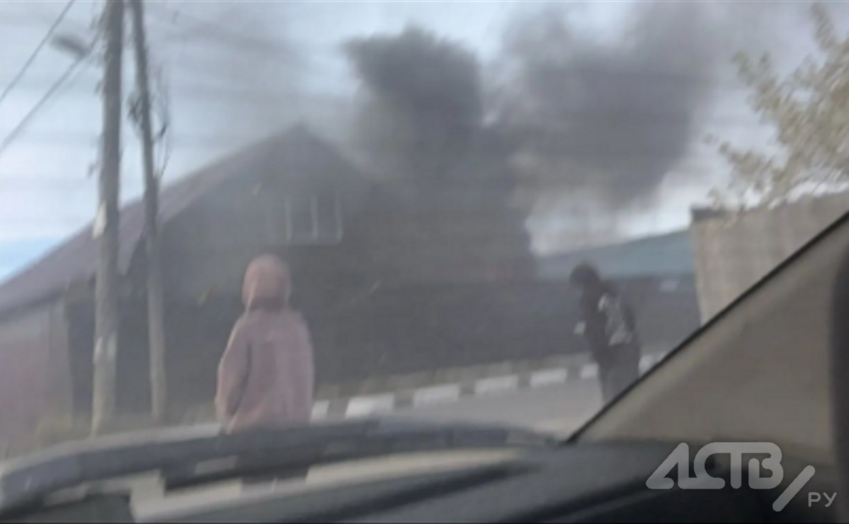 "Людям страшно": в Ново-Александровске горел двухэтажный дом