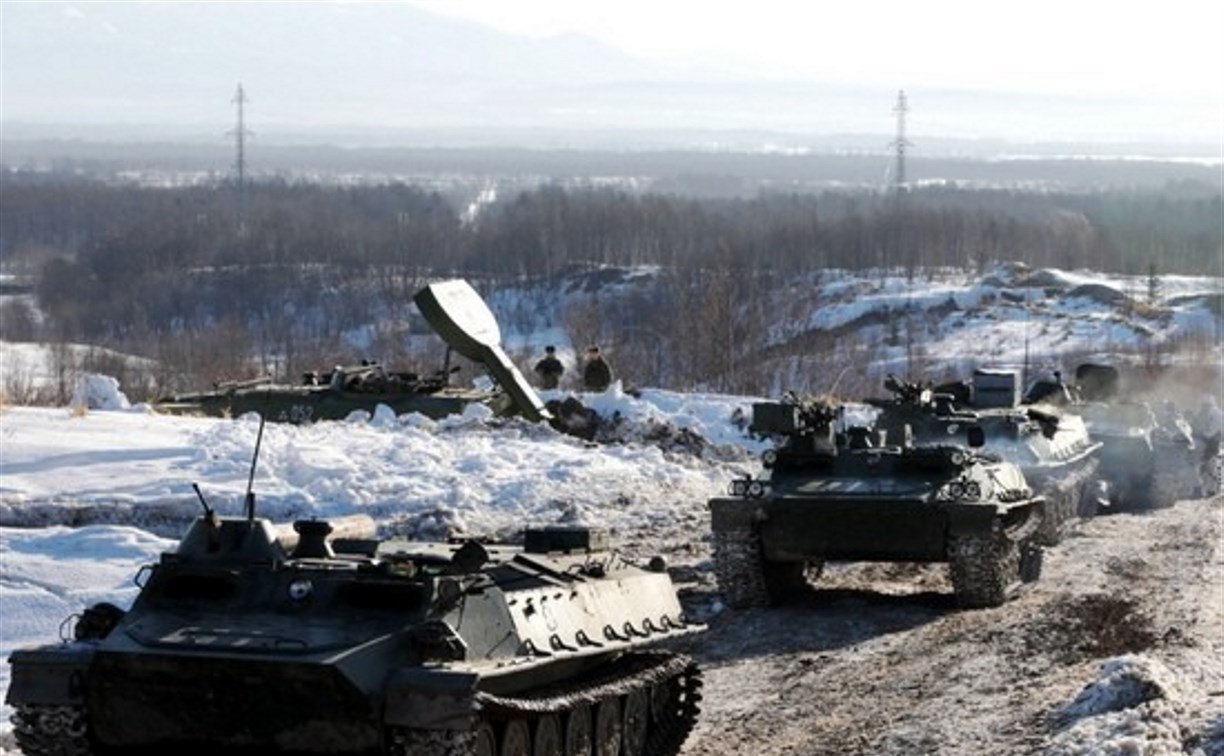 Тактику "кочующих танков" применили военнослужащие на учениях на Сахалине