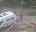 Голый мужчина задержан на детской площадке в Южно-Сахалинске