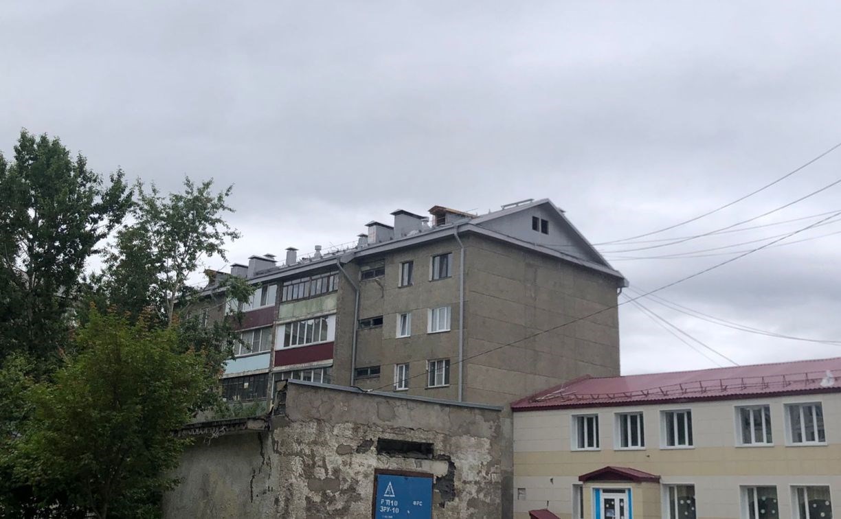 Ещё одна многоэтажка в Луговом обзавелась новой крышей