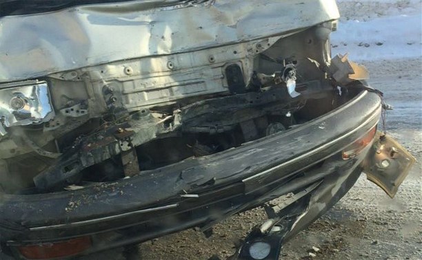 УАЗ и Toyota Hiace столкнулись в Южно-Сахалинске