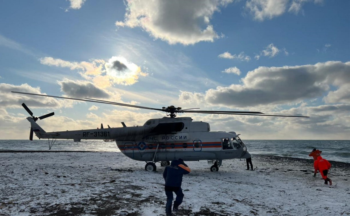 Вертолёт не нашёл пропавших в Макаровском районе рыбаков