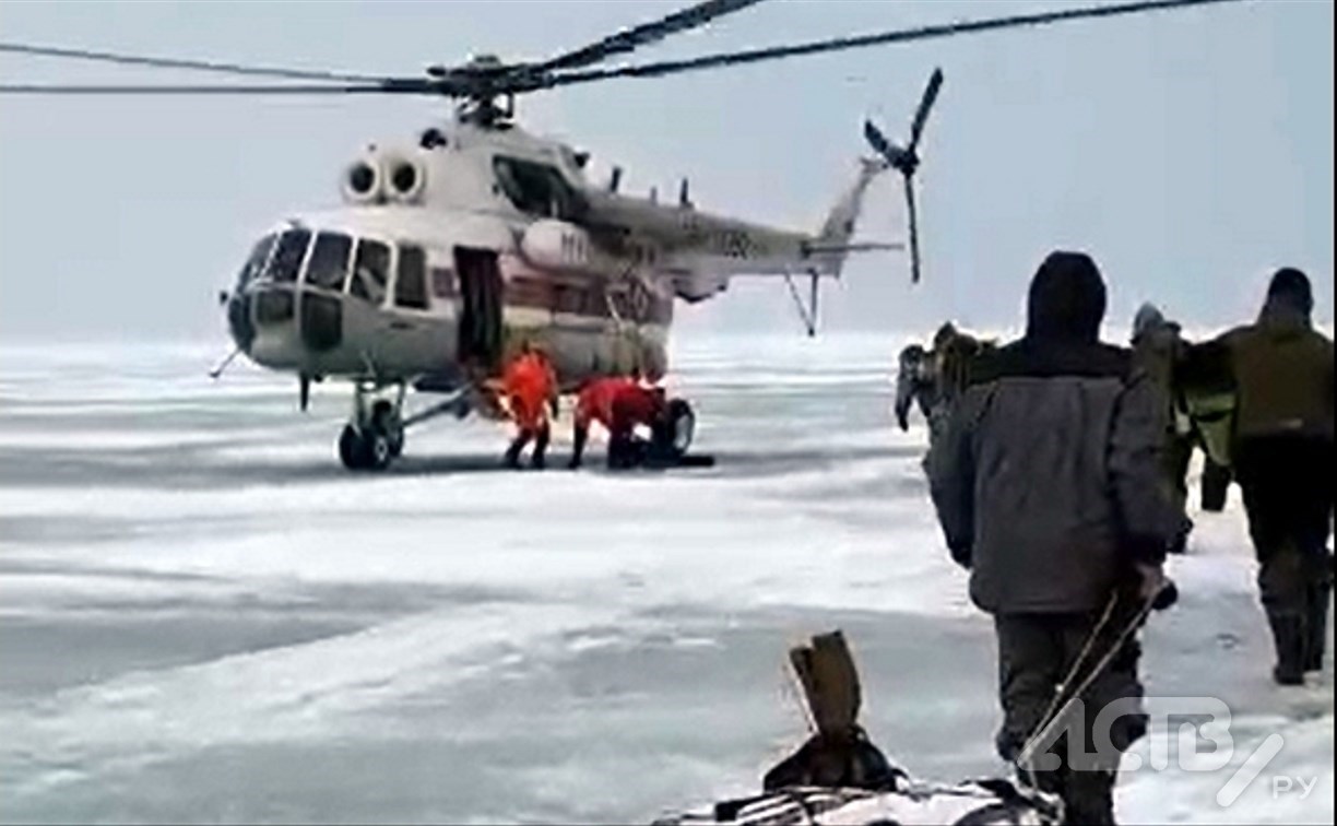 "Снегоход, буры, стулья, сани": рыбаки на Сахалине бросили свои вещи после эвакуации со льдины