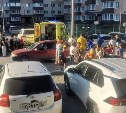 Девочка-подросток на питбайке врезалась в автомобиль в Южно-Сахалинске