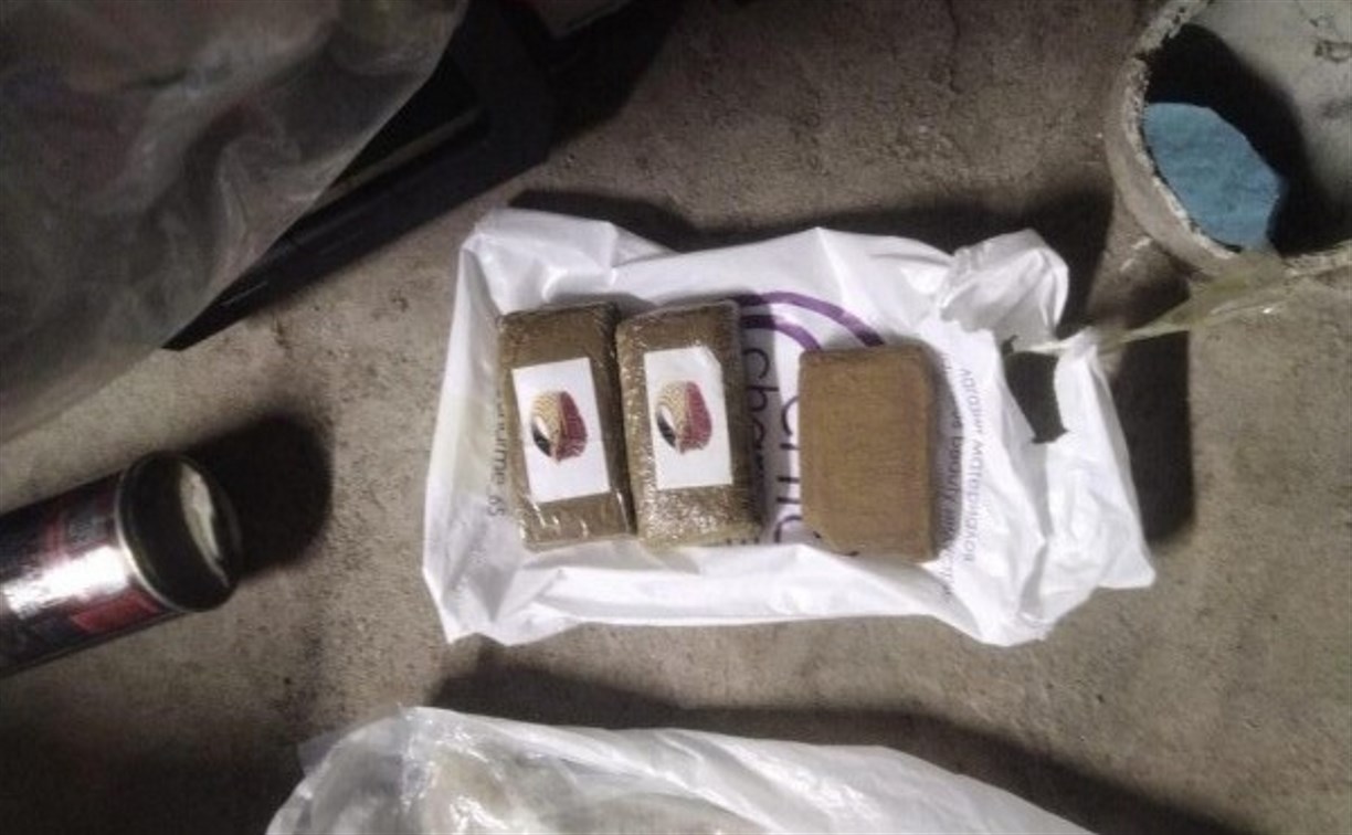 У торговавшей наркотиками на Сахалине ОПГ изъяли больше 2 килограммов запрещённых веществ