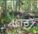 На кладбище в Тымовском мусор скапливается на могилах и между захоронениями