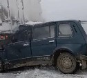 Мужчину зажало: отечественный внедорожник залетел под большегруз в Тымовском районе