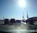 Очевидцы: в Южно-Сахалинске водитель внедорожника на ходу снёс "ухо" иномарке