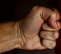 Спор из-за протекающего подвала между владельцем квартиры и сотрудником  ДГХ Южно-Сахалинска завершился рукоприкладством 