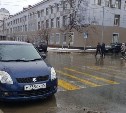 Автохам в Южно-Сахалинске бросил авто прямо на «зебре»