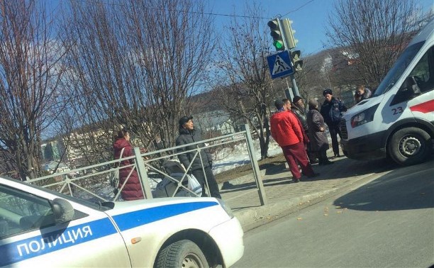 В Южно-Сахалинске выясняют обстоятельства ДТП на пешеходном переходе В Южно-Сахалинске выясняют обстоятельства ДТП на пешеходном переходе