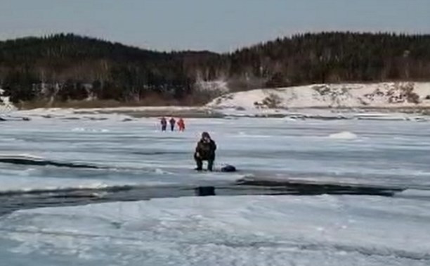 "Лёд качается, на такси очередь": сахалинские рыбаки опять штурмуют залив Мордвинова 
