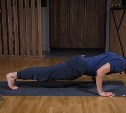 Сахалинский йог показал упражнение на баланс и силу