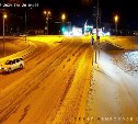 Момент жёсткого ДТП по дороге на аэропорт в Южно-Сахалинске попал на видео