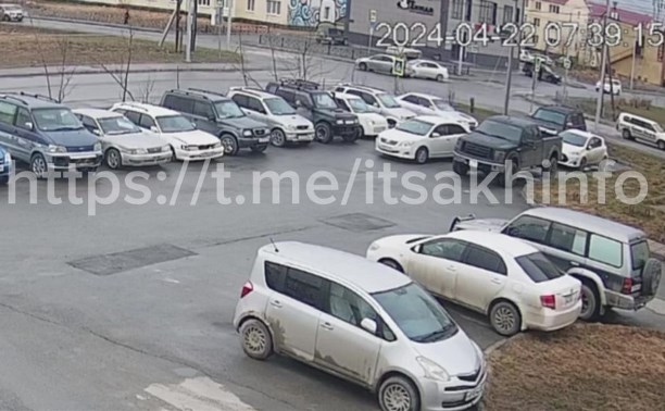 Два седана столкнулись на перекрёстке в Дальнем - момент ДТП попал на видео