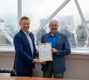 Мэр поздравил главного редактора газеты "Южно-Сахалинск сегодня" с юбилеем