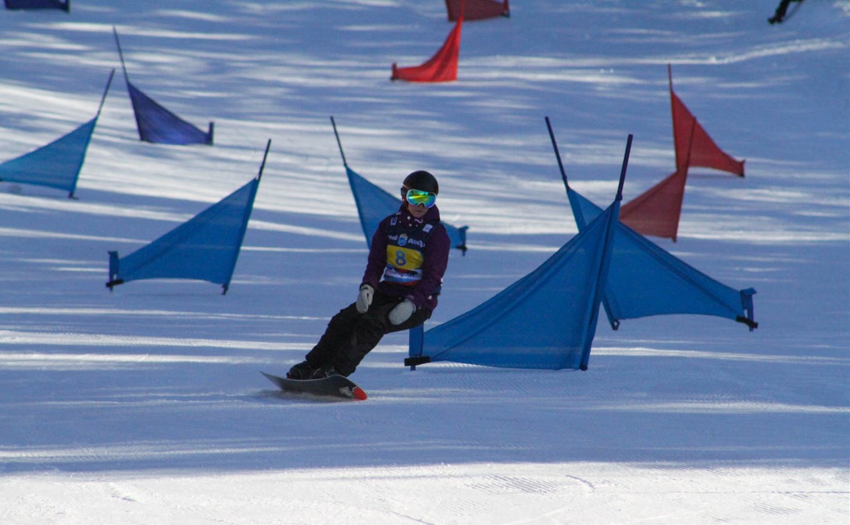 Сезон соревнований по сноуборду открыли на Сахалине