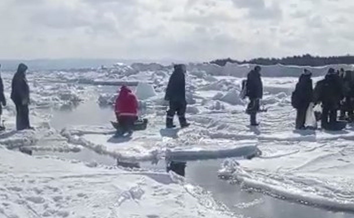 Припай с рыбаками уносит в море у берегов Сахалина - на место выдвинулись спасатели