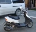 В Корсакове автоинспекторы остановили 16-летнего мопедиста без прав