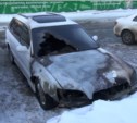 Автомобили горят во дворах Южно-Сахалинска 