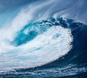 Мощные волны ожидают на побережье Сахалина во время циклона