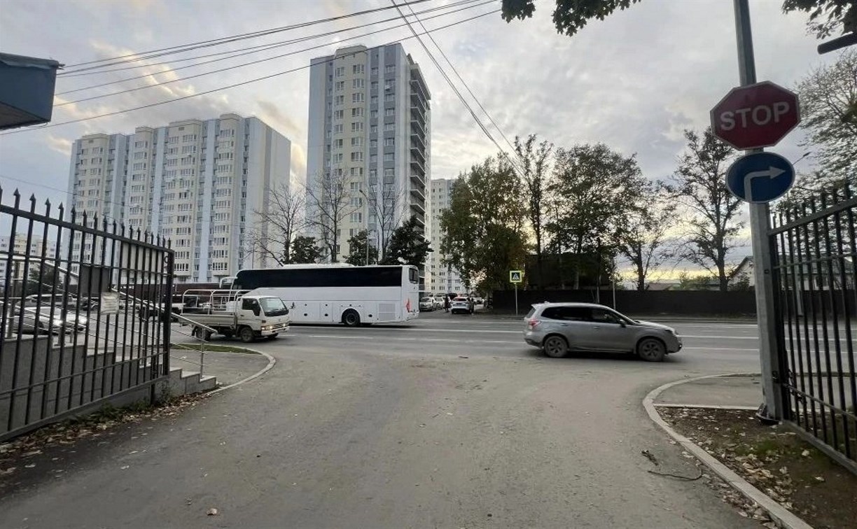 Очевидцев ДТП с Fielder и грузовиком на пр. Мира разыскивают в Южно-Сахалинске