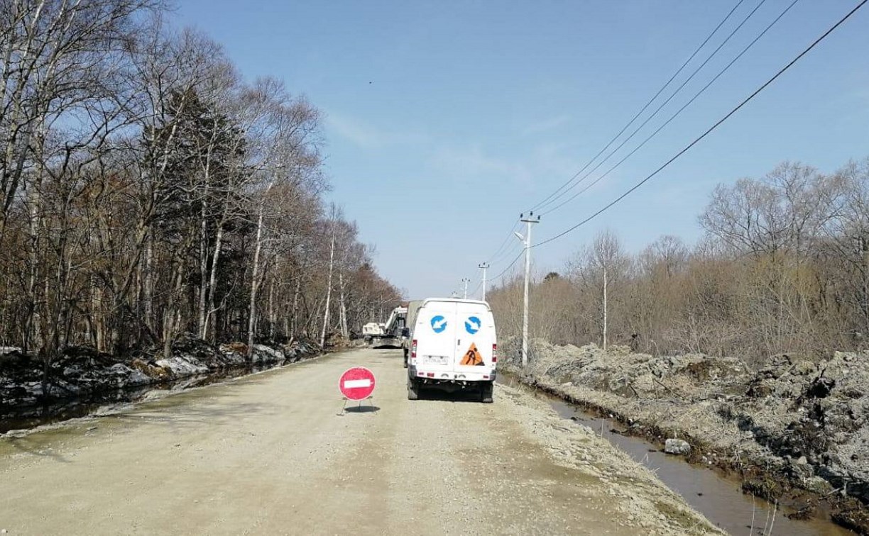 В Южно-Сахалинске закрыт для проезда участок грунтовой дороги в районе СНТ "Мечта" и "Колхида"