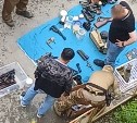 "Происходит что-то странное": правоохранители в одном из дворов Южно-Сахалинска разложили боеприпасы