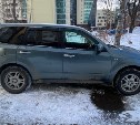 Неизвестный столкнулся с Subaru Forester и скрылся с места ДТП в Южно-Сахалинске