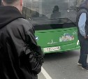 Очевидец: колесо лопнуло у пассажирского автобуса по дороге из Новотроицкого в Южно-Сахалинск