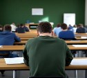 До 5 тысяч рублей за хорошие оценки: преподаватель на Сахалине обвиняется во взяточничестве