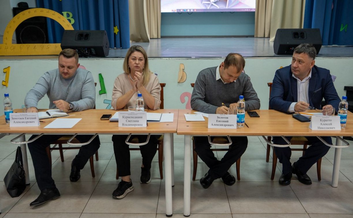 Вода, газ и вывоз мусора: жители Владимировки обсудили с администрацией вопросы своего района