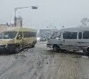 Очевидцев столкновения маршрутки и микроавтобуса ищут в Южно-Сахалинске