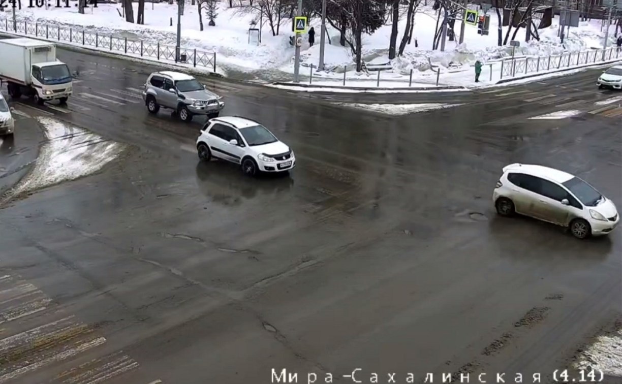 На перекрёстке Мира-Сахалинской в областном центре меняется схема дорожного движения 