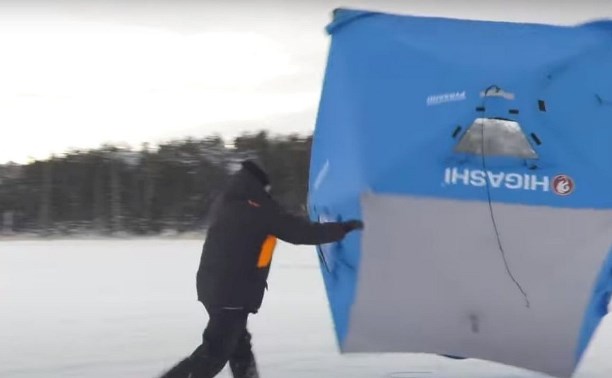Особенности сахалинской рыбалки в одном видео: летающая палатка, гирлянды и корюшка на сковороде