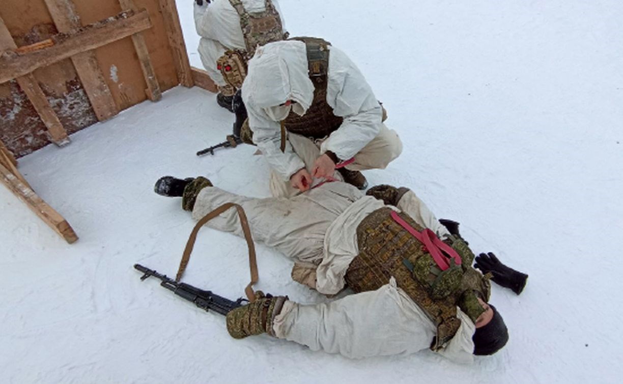 Военнослужащие на Сахалине проходят курс тактической медицины