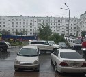 Пожарные в Южно-Сахалинске не смогли добраться до многоэтажки из-за автомобильного "хаоса" во дворе