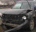 Внедорожник и легковой автомобиль столкнулись в Южно-Сахалинске