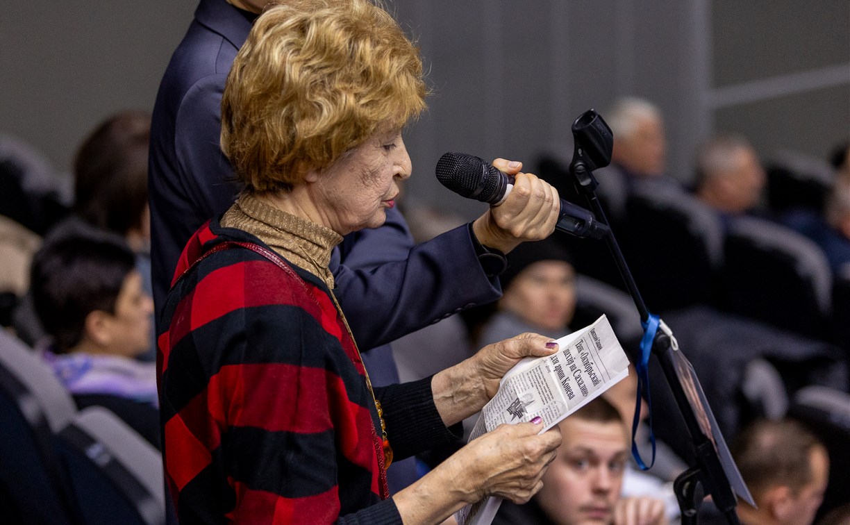 Больше 30 вопросов разобрали власти области и города на встрече с жителями Южно-Сахалинска