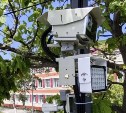 Новая камера у школы в Корсакове за три недели нашла 36 тысяч нарушений ПДД